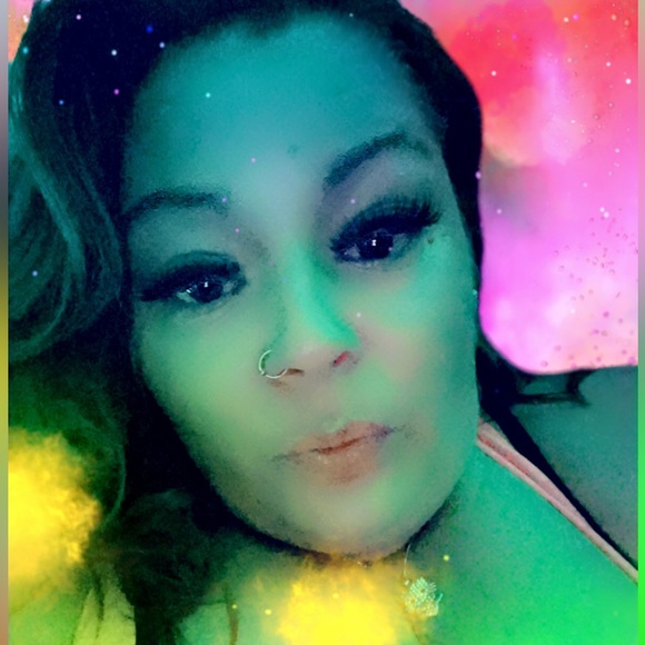 Meet your Posher, Jennifer! 💋 - Picture 6 of 6